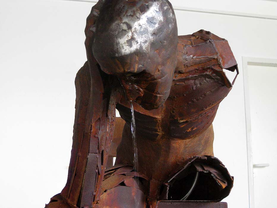 Peter Heel, ´naked man, missing an arm along with his leg, siting and crying´, steel, life-size, 2009